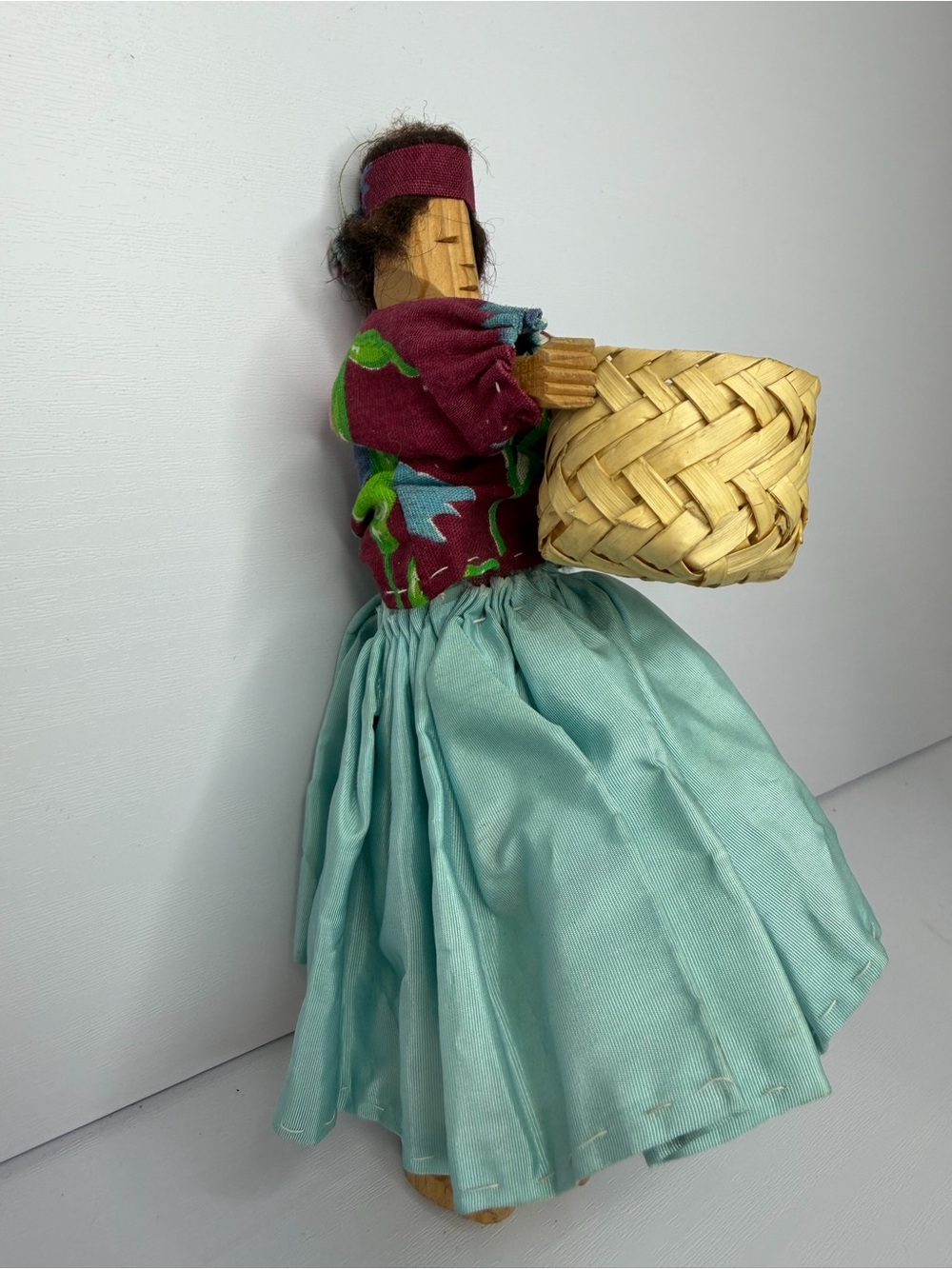 Vintage Handmade Wooden Folk Art Female Figurine Woven Basket Latin America 8" - Picture 2 of 6